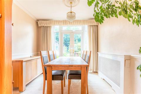 34 Amesbury Drive, London, E4 7PZ