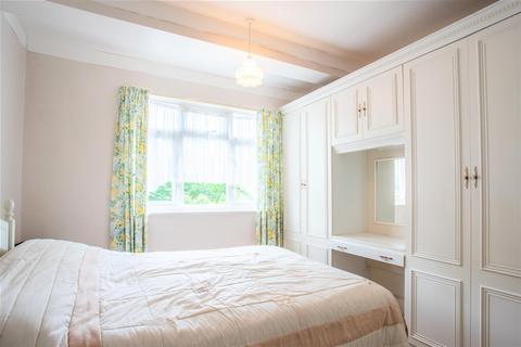 34 Amesbury Drive, London, E4 7PZ