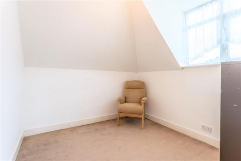 34 Amesbury Drive, London, E4 7PZ