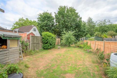 34 Amesbury Drive, London, E4 7PZ