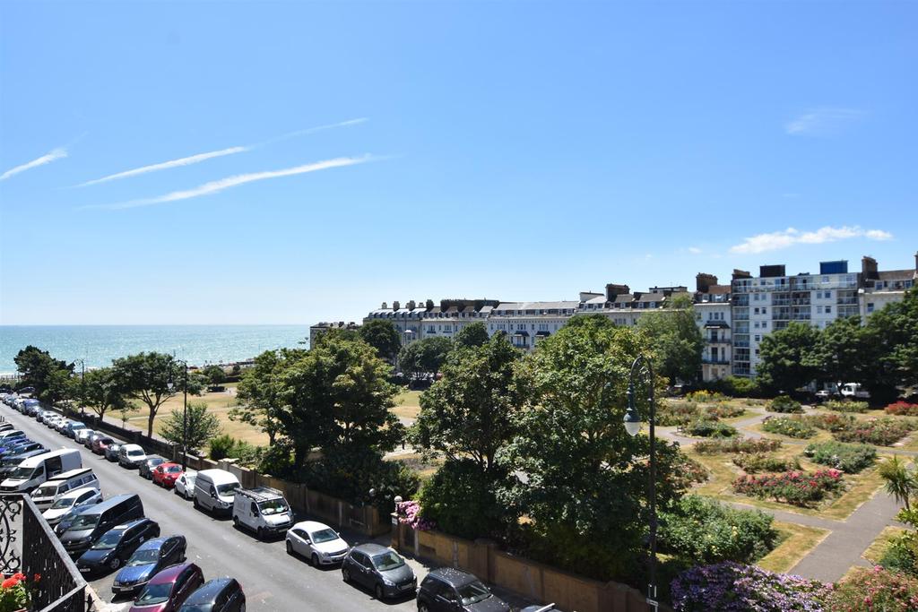 Warrior Square, St. LeonardsOnSea 2 bed flat for sale £275,000