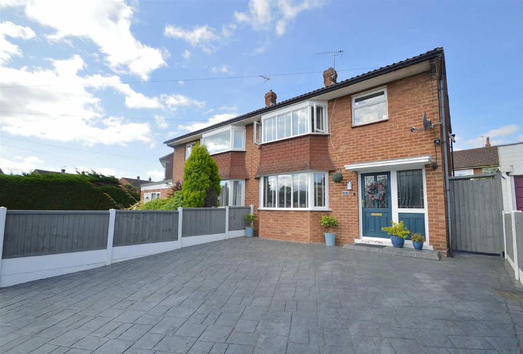 Weston Drive, Shrewsbury 3 bed semidetached house £240,000
