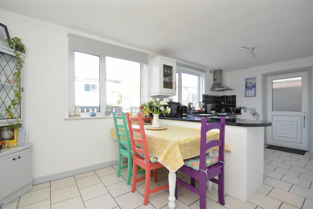 Weston Drive, Shrewsbury 3 bed semidetached house £240,000