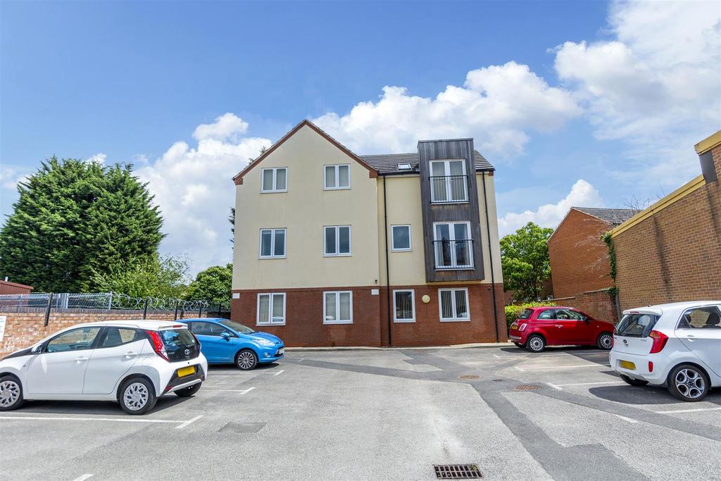 Derby Road, Stapleford, Nottingham 2 bed apartment for sale £125,000