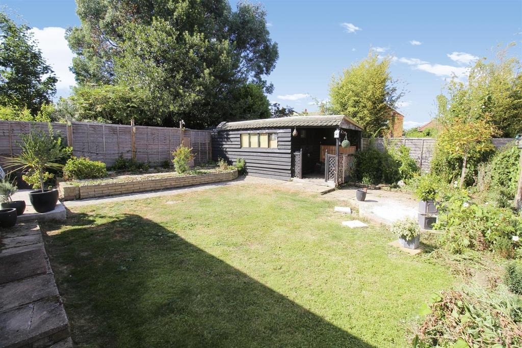 Church Road, Hadleigh 3 bed bungalow £390,000