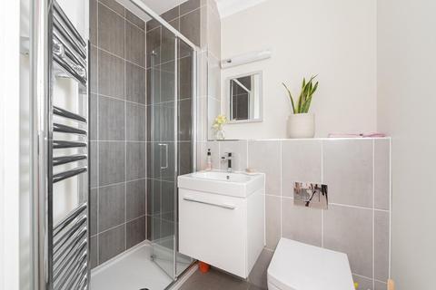 5 Azor Close, Epsom, KT18 5FR