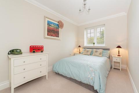 5 Azor Close, Epsom, KT18 5FR