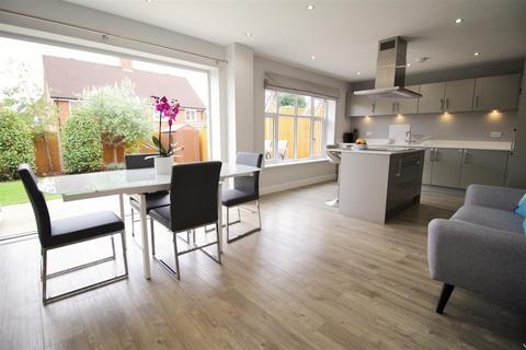 2 Skylark Close, Epsom, KT17 1AR