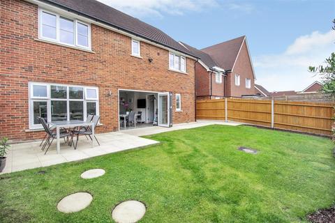 2 Skylark Close, Epsom, KT17 1AR