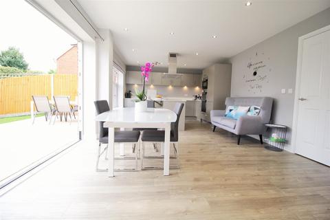 2 Skylark Close, Epsom, KT17 1AR