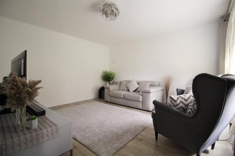 2 Skylark Close, Epsom, KT17 1AR
