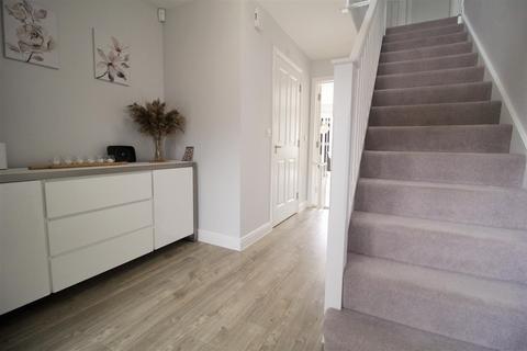 2 Skylark Close, Epsom, KT17 1AR