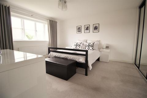 2 Skylark Close, Epsom, KT17 1AR