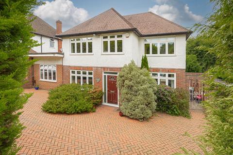 14 Downs Wood, Epsom, KT18 5UH