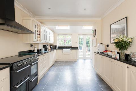 14 Downs Wood, Epsom, KT18 5UH