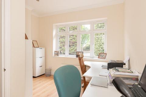 14 Downs Wood, Epsom, KT18 5UH