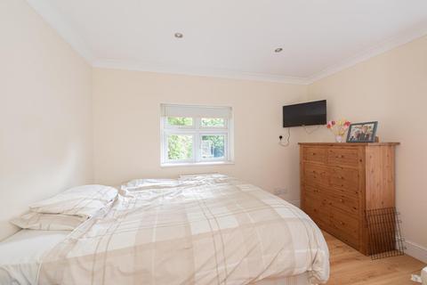 14 Downs Wood, Epsom, KT18 5UH