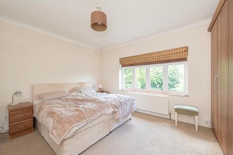 14 Downs Wood, Epsom, KT18 5UH