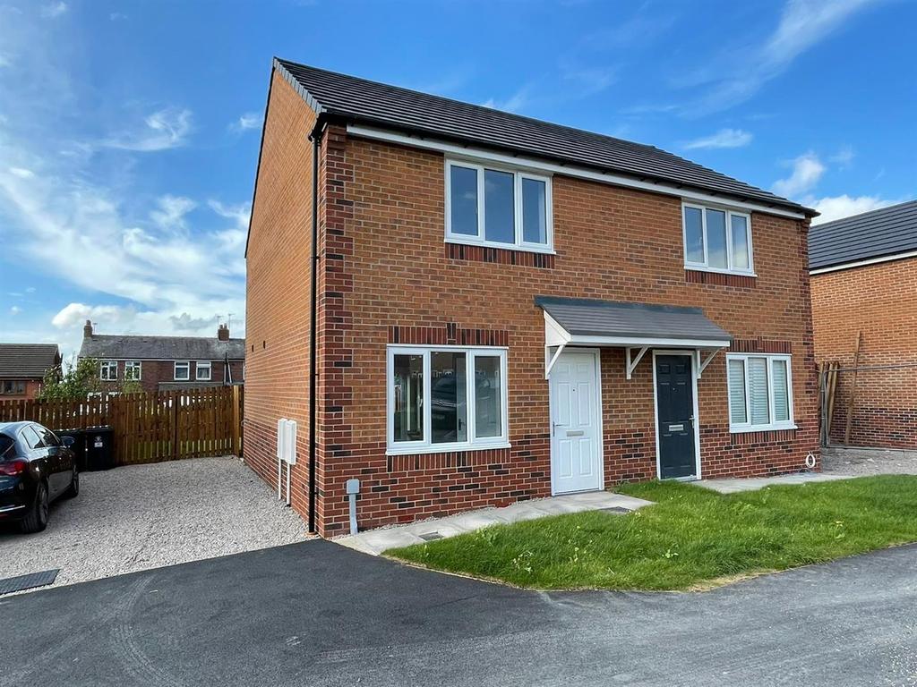 Courtfield Drive, Skelmersdale 2 bed semidetached house £725 pcm (£167 pw)