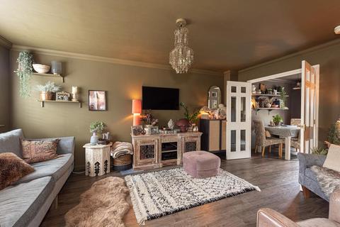 10 Manor Crescent, Epsom, KT19 7EF