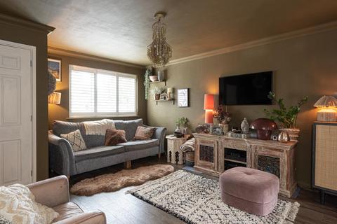 10 Manor Crescent, Epsom, KT19 7EF