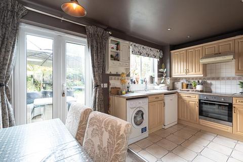 10 Manor Crescent, Epsom, KT19 7EF