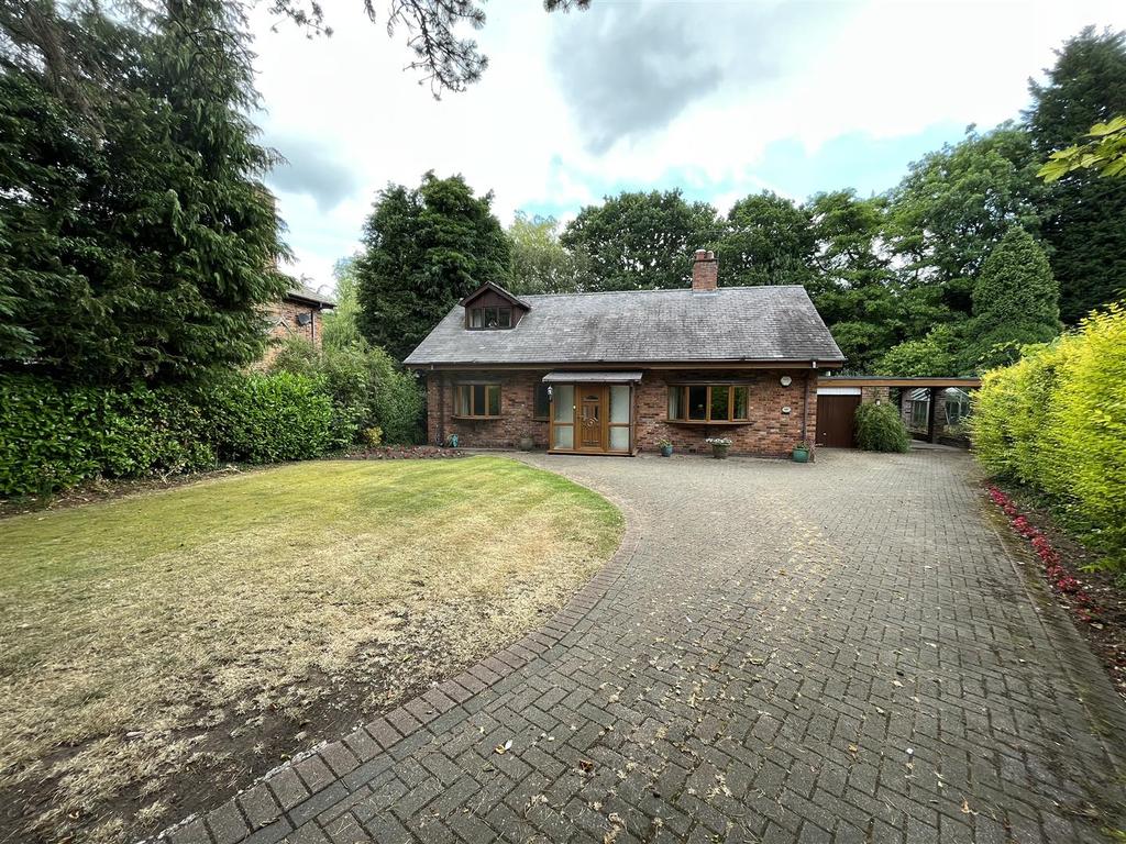 Hollin Lane, Styal, Wilmslow 3 bed detached house £575,000
