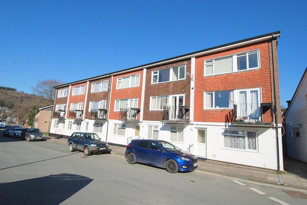 Llys Nant, Llanidloes 3 bed apartment £64,950