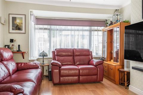 47 Walsingham Gardens, Epsom, KT19 0LS