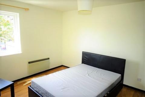 24 Deerhurst Close, Feltham, TW13 7HU