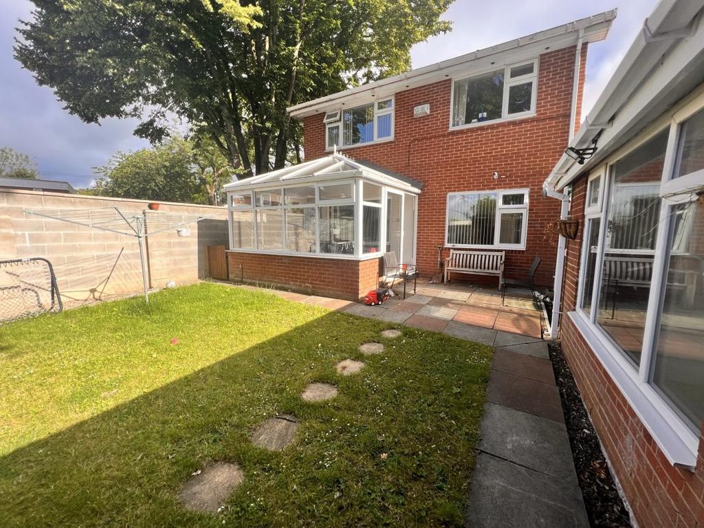 Hindley Road, West Houghton 4 bed detached house to rent £1,250 pcm