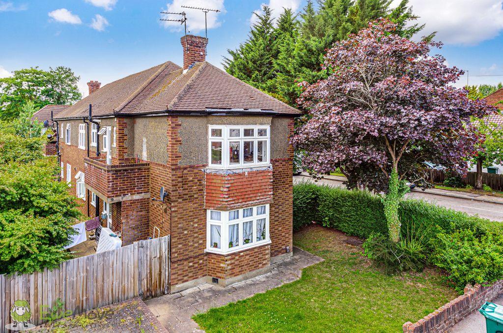 Abercorn Road, London NW7 1JL 2 bed £475,000