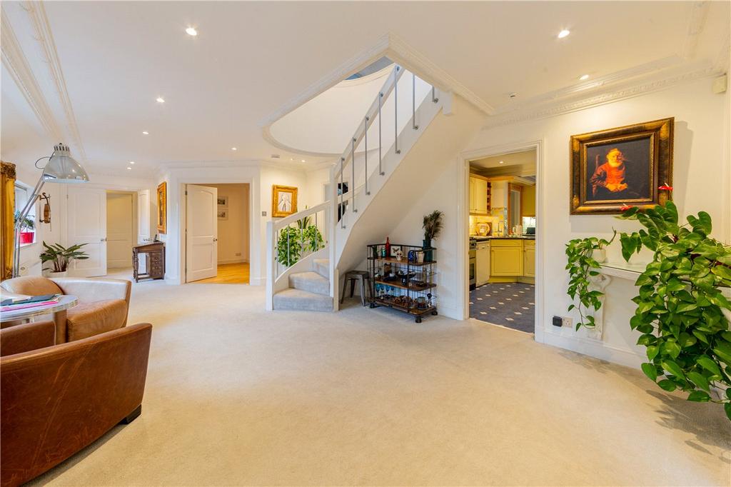 Canonsfield, Welwyn, Hertfordshire 5 bed detached house £1,350,000