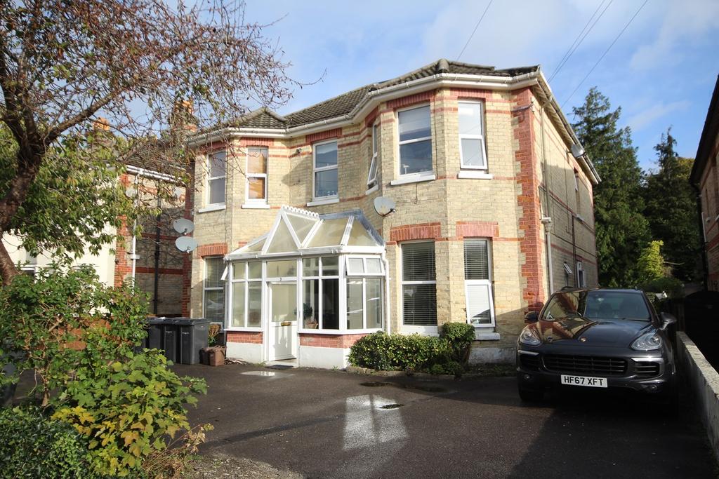 3 Warren Road, WESTBOURNE, BH4 2 bed flat £225,000