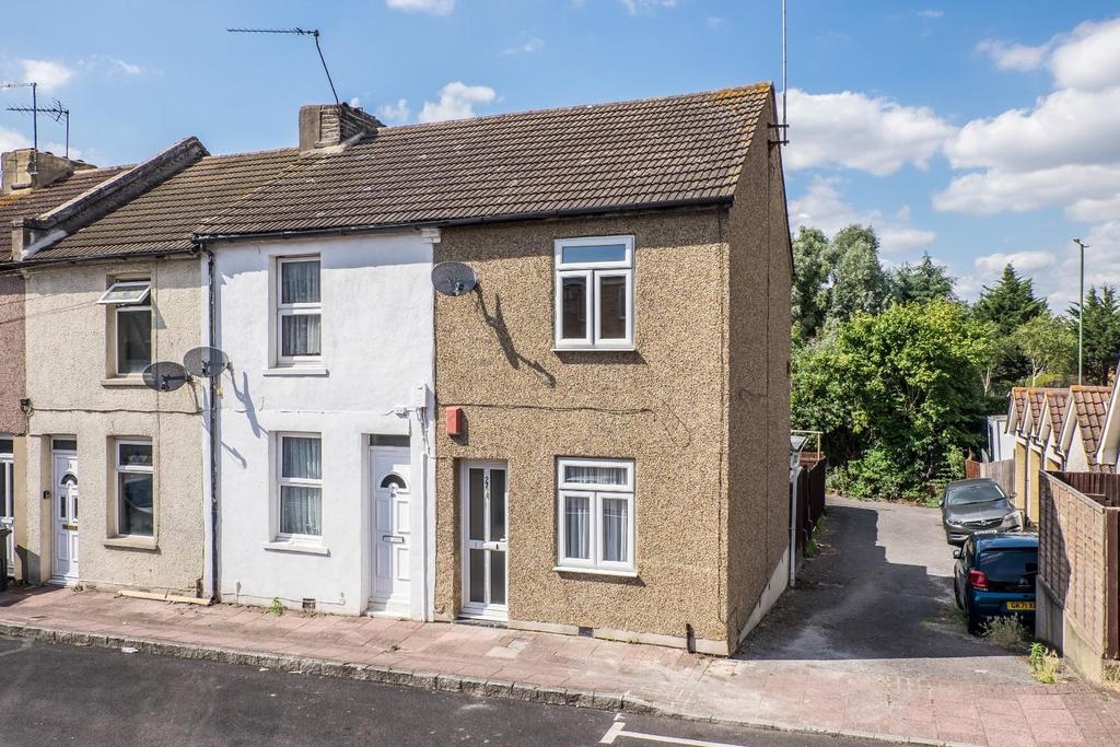 Charles Street, Greenhithe 2 bed end of terrace house for sale £300,000