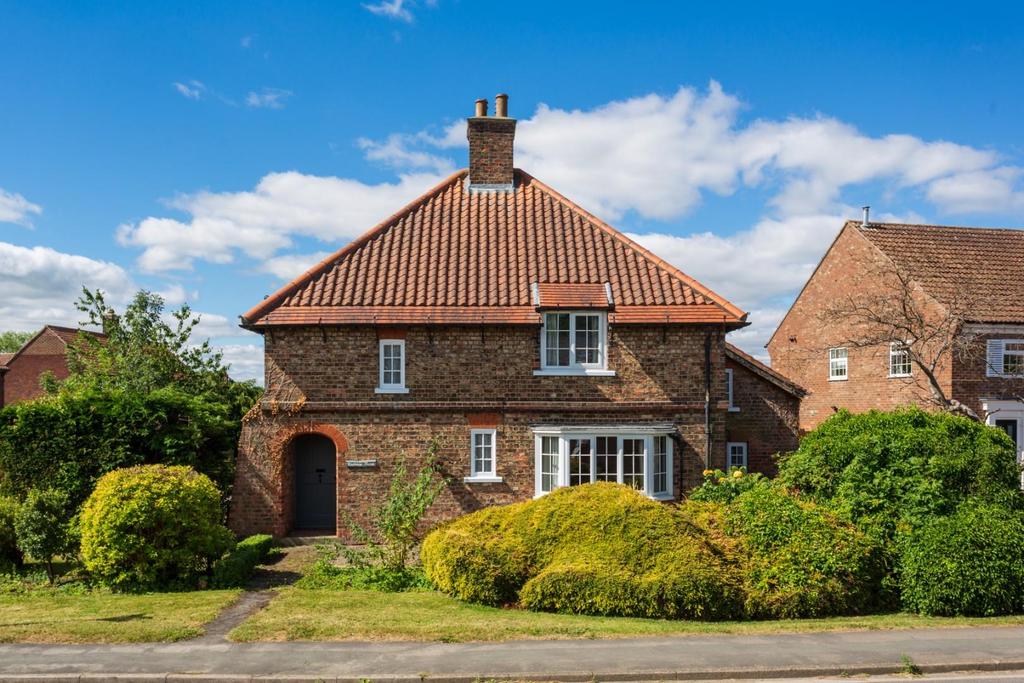 Wetherby Road, Rufforth, York 3 bed house £1,200 pcm (£277 pw)