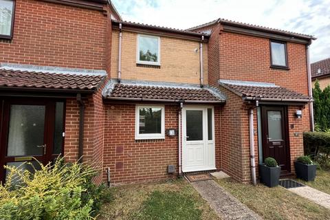 2 bedroom terraced house to rent, Vincent Close, New Milton, Hampshire. BH25 6RL