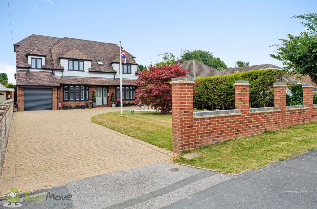 Blenheim Road, Old Basing RG24 7HW 4 bed detached house £900,000