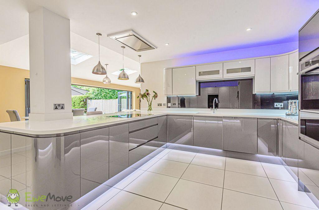 Blenheim Road, Old Basing RG24 7HW 4 bed detached house £900,000