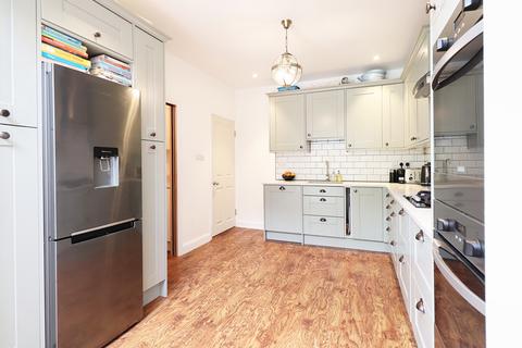 15 Ferndale, Bromley, BR1 2RX