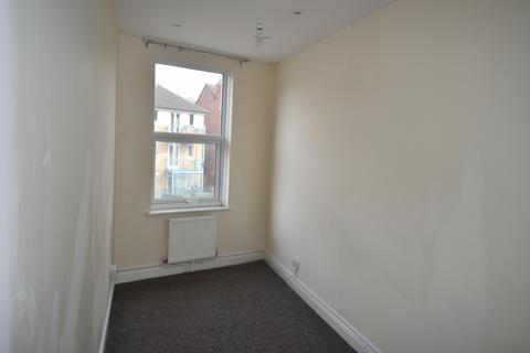 4 bedroom flat to rent, High Road , HA3 5EQ