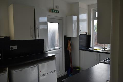 4 bedroom flat to rent, High Road , HA3 5EQ