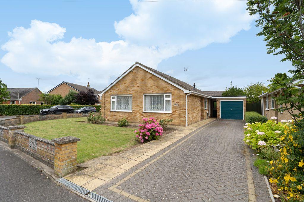 Heathfield Avenue, Spalding PE11 2PT 2 bed detached bungalow £250,000