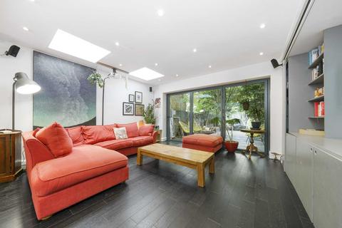 16 Lindley Road, London, E10 6QT
