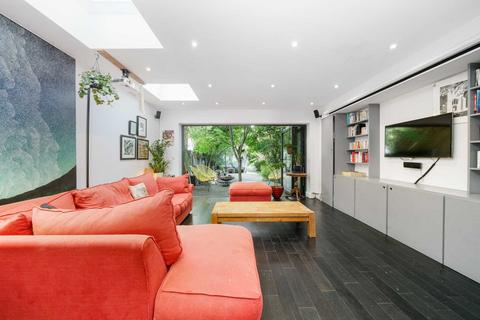 16 Lindley Road, London, E10 6QT