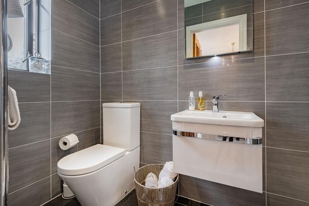 Bathroom, 13 Rickerby Court