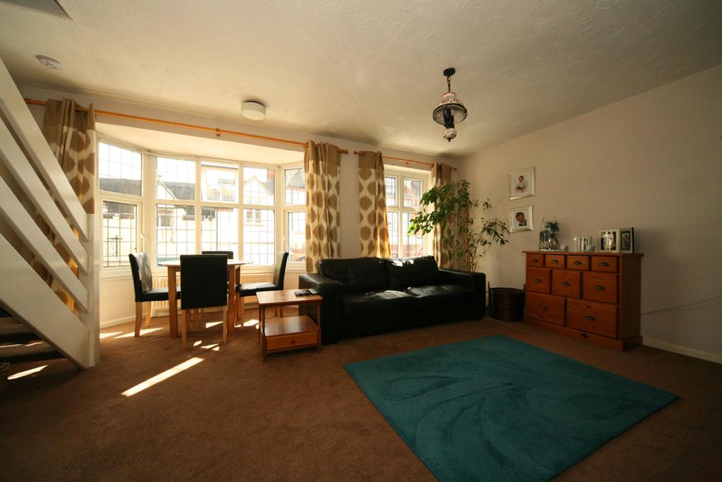 Sitting room and dining area