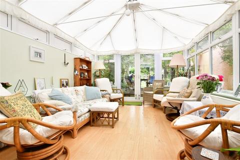 135 Hitchings Way, Reigate, RH2 8EP