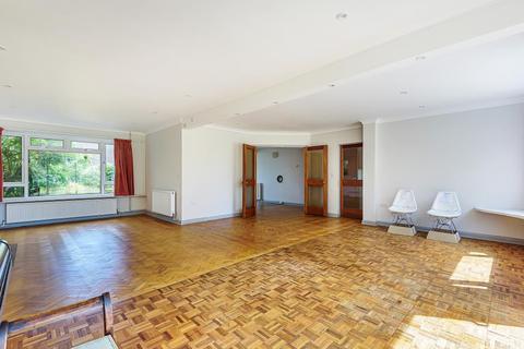 46 Pine Wood, Sunbury-on-thames, TW16 6SG