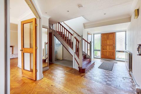 46 Pine Wood, Sunbury-on-thames, TW16 6SG